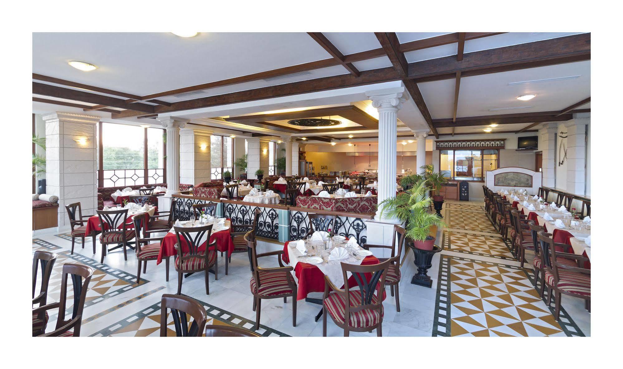 Jehan Numa Palace Hotel Bhopal Zewnętrze zdjęcie